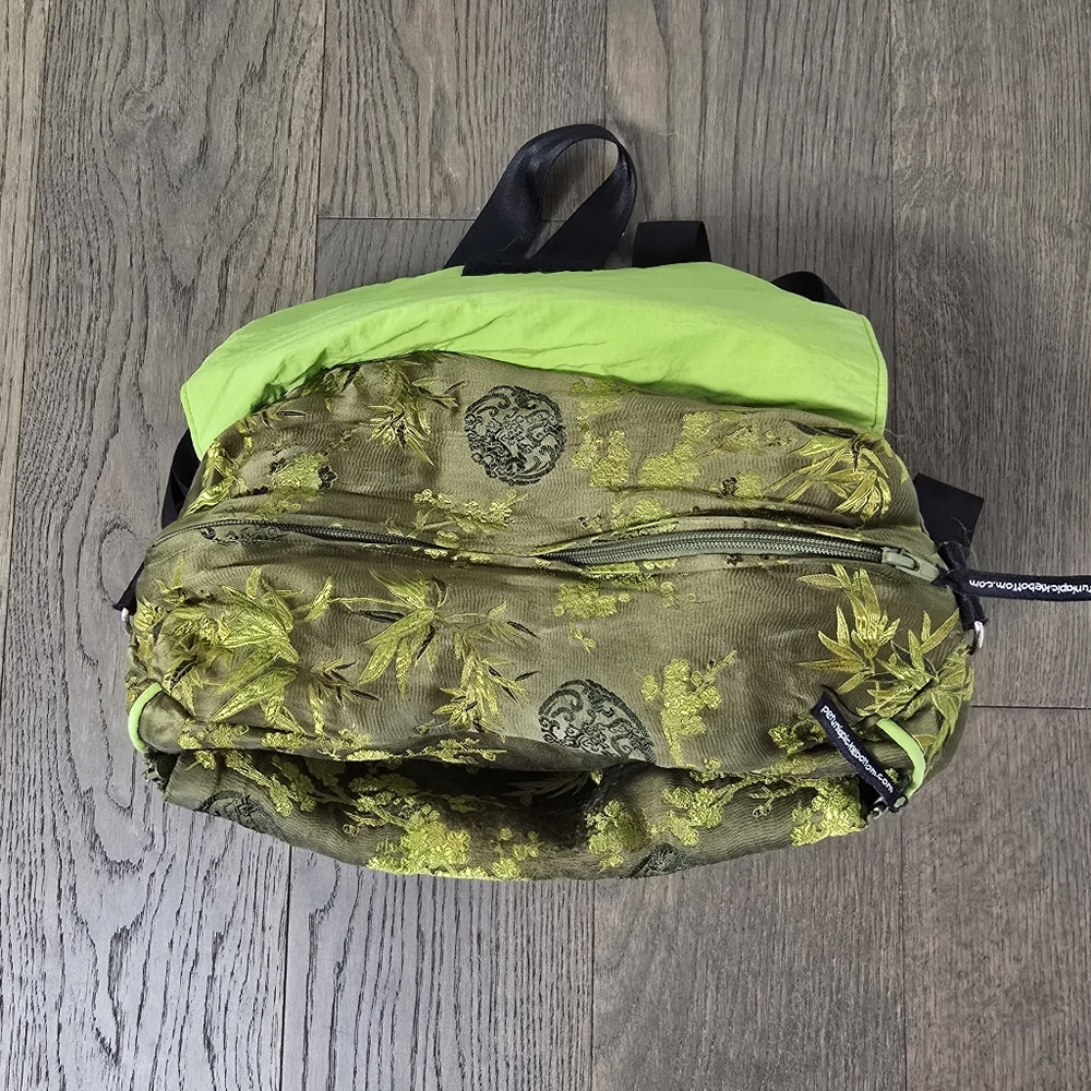Petunia Pickle Bottom Messenger Diaper Bag in Olive Oriental - Picture 8 of 11